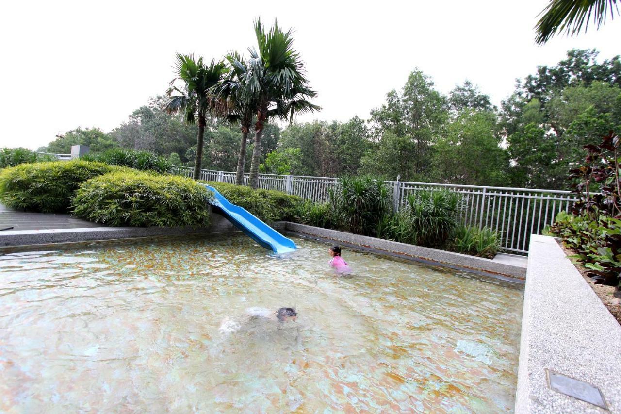 Apartment Sky Loft Bukit Indah 5 Minutes Walk To Aeon Jb *